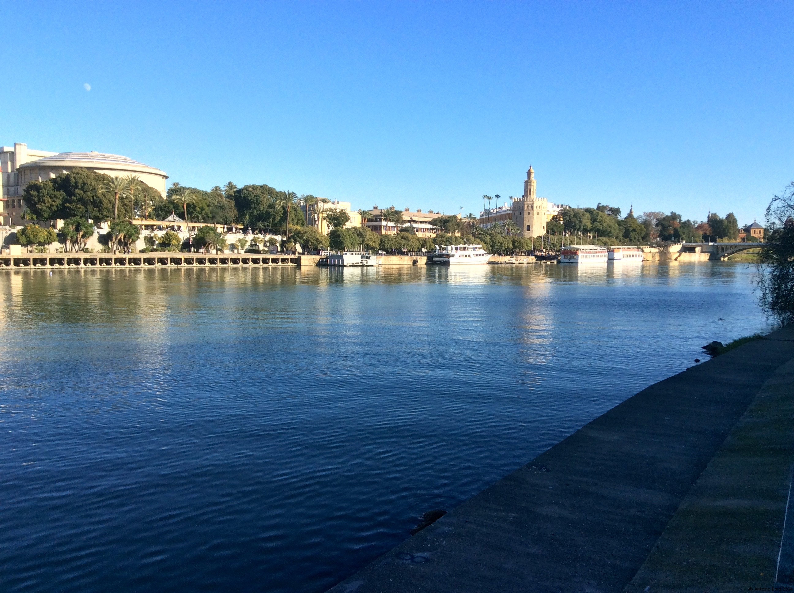 A photo of the River Guadalquivir - Seville, Spain
