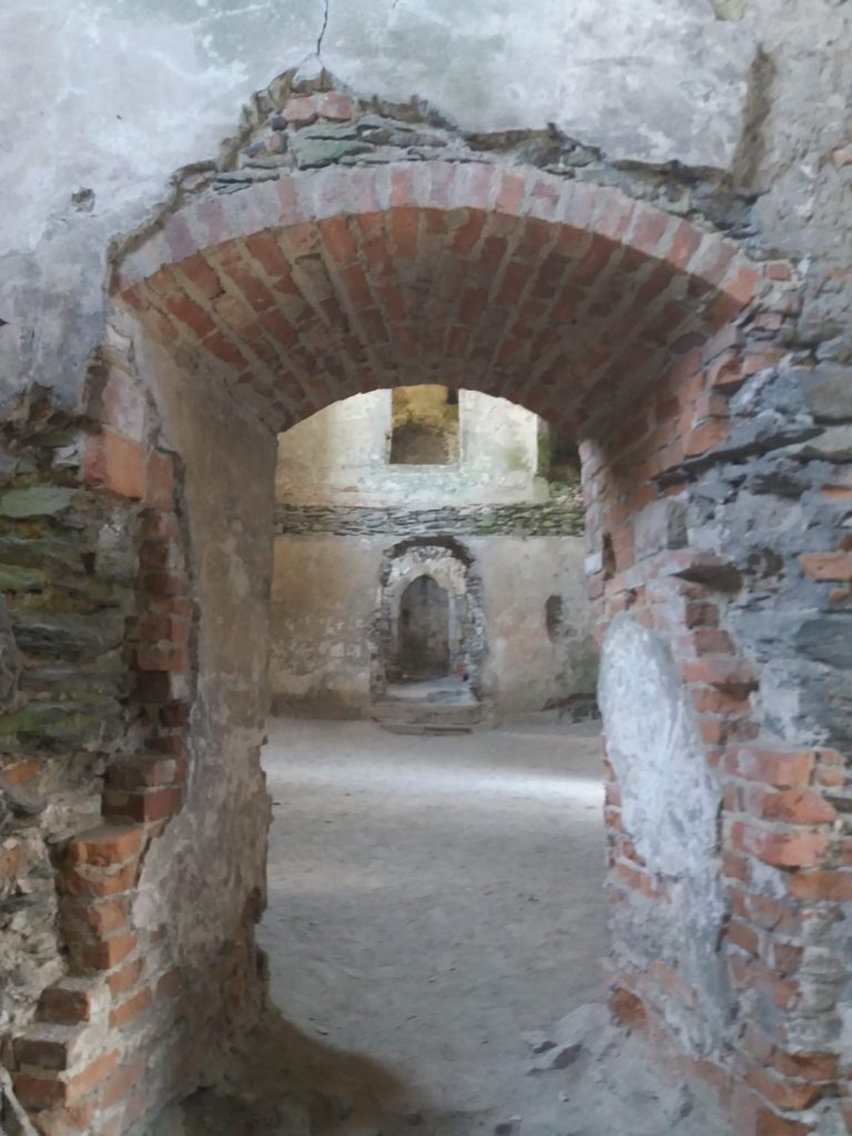 A photo of the crumbling interior of Bezděz castle - Liberec, Czechia